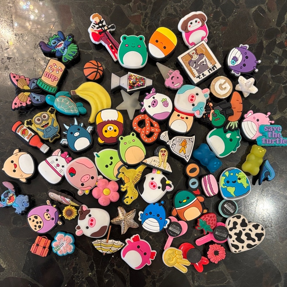 Jibbitz & shoe Charm Mix - Taylor Swift, Cute Animal & Food Designs